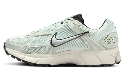 Zoom Vomero 5 Light Silver Chrome (Women's)