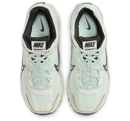 Zoom Vomero 5 Light Silver Chrome (Women's)