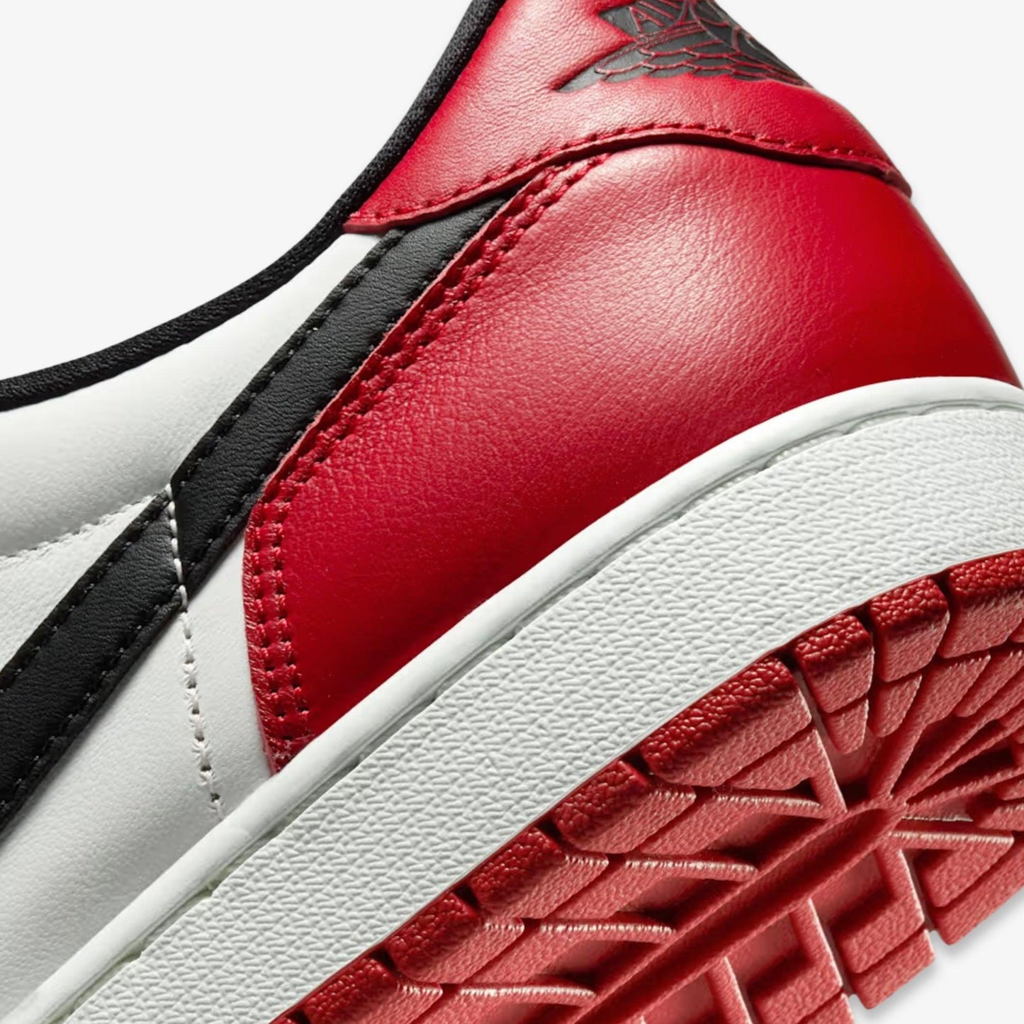 Air Jordan 1 Retro Low OG 'Chicago' (2025)
