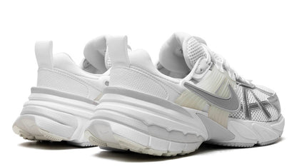 V2K Run Metallic Silver White (Women's)