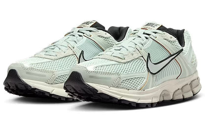 Zoom Vomero 5 Light Silver Chrome (Women's)
