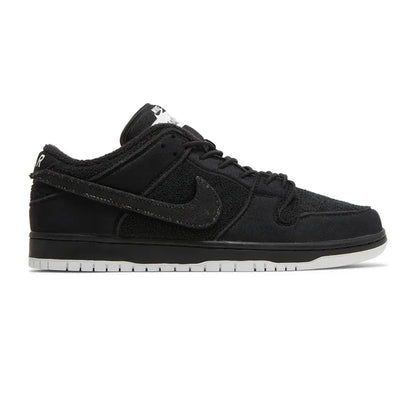 Nike SB Dunk Low x Gnarhunters 'Black' (2022)